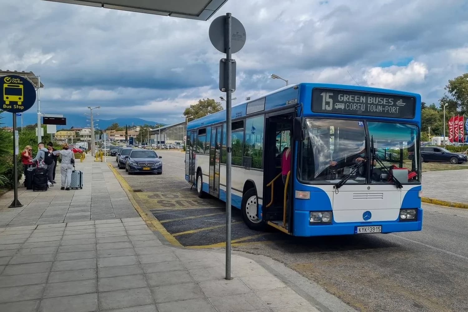 קורפו בלי רכב: המדריך המלא לתחבורה ציבורית באי